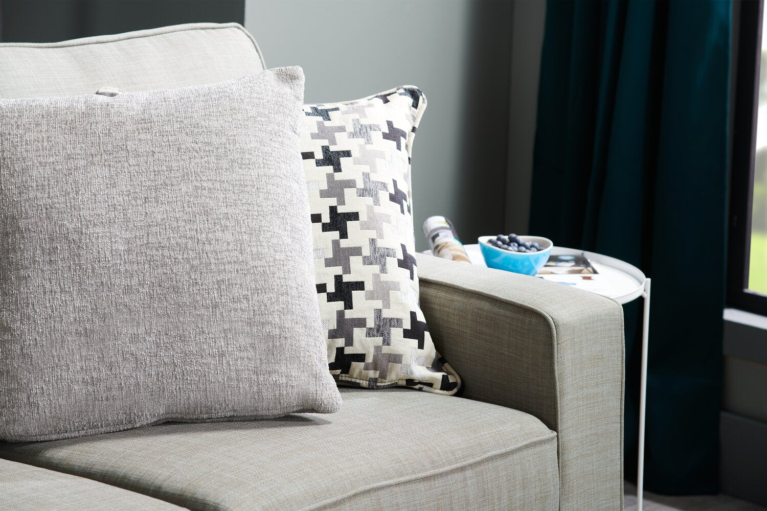 Ballenas Linen-Look Fabric Loveseat - Light Grey - Image 8
