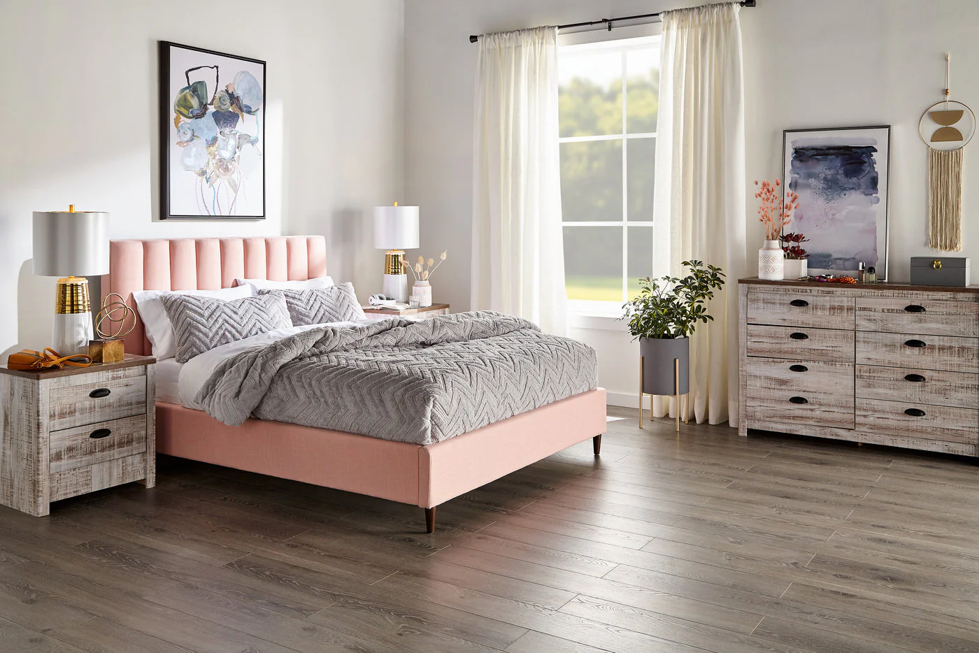 Cresbard Queen Platform Bed - Pink - Image 2