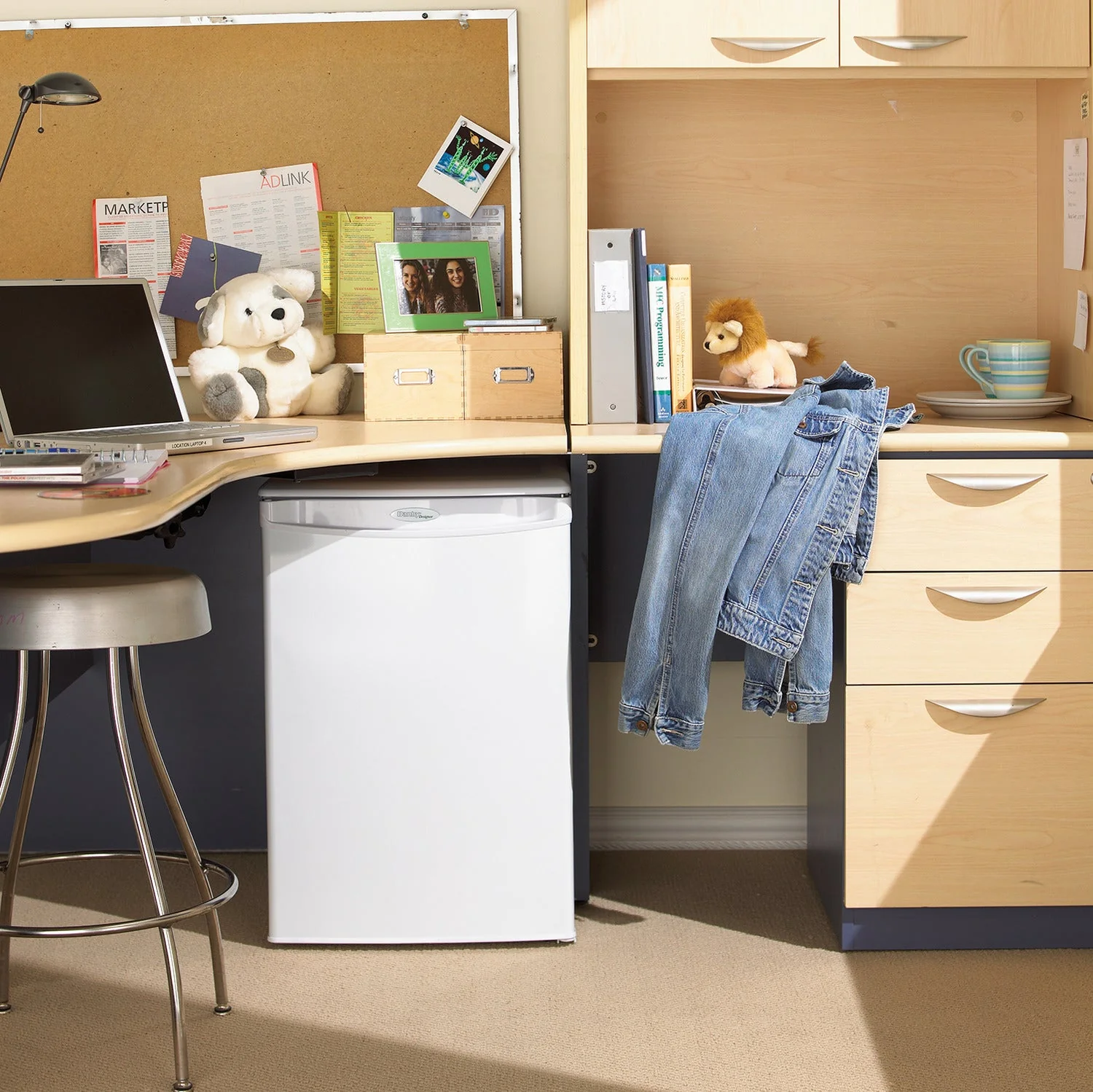 Danby White Compact Refrigerator (2.6 cu. ft.) - DAR026A1WDD - Image 3