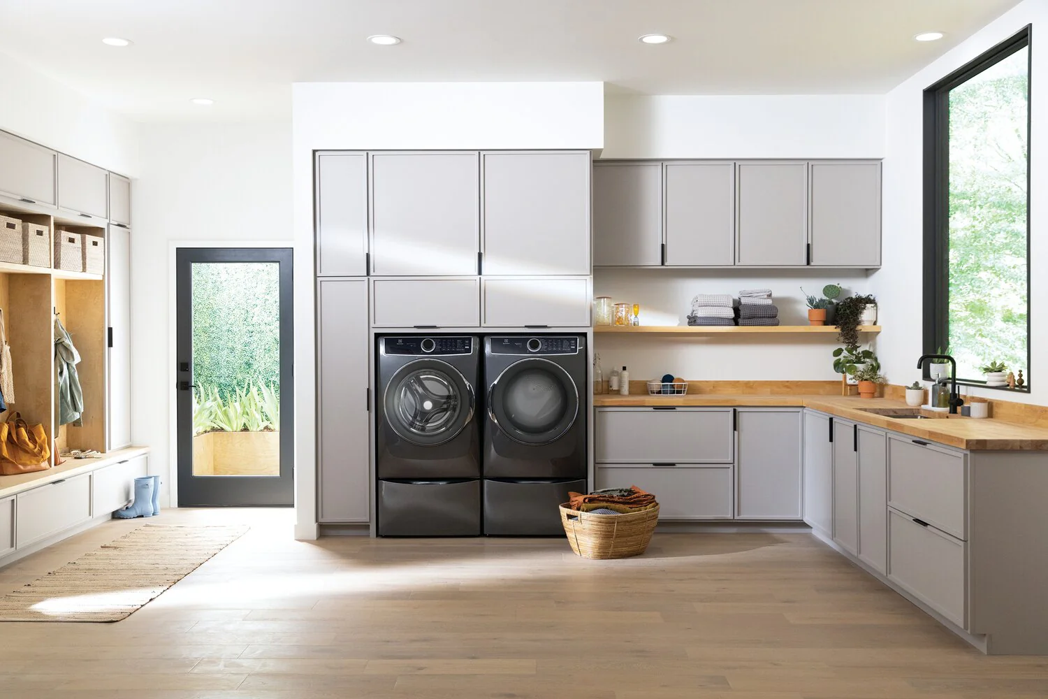Electrolux 5.2 Cu. Ft. Front-Load Washer and 8 Cu. Ft. Gas Dryer - Titanium - Image 5