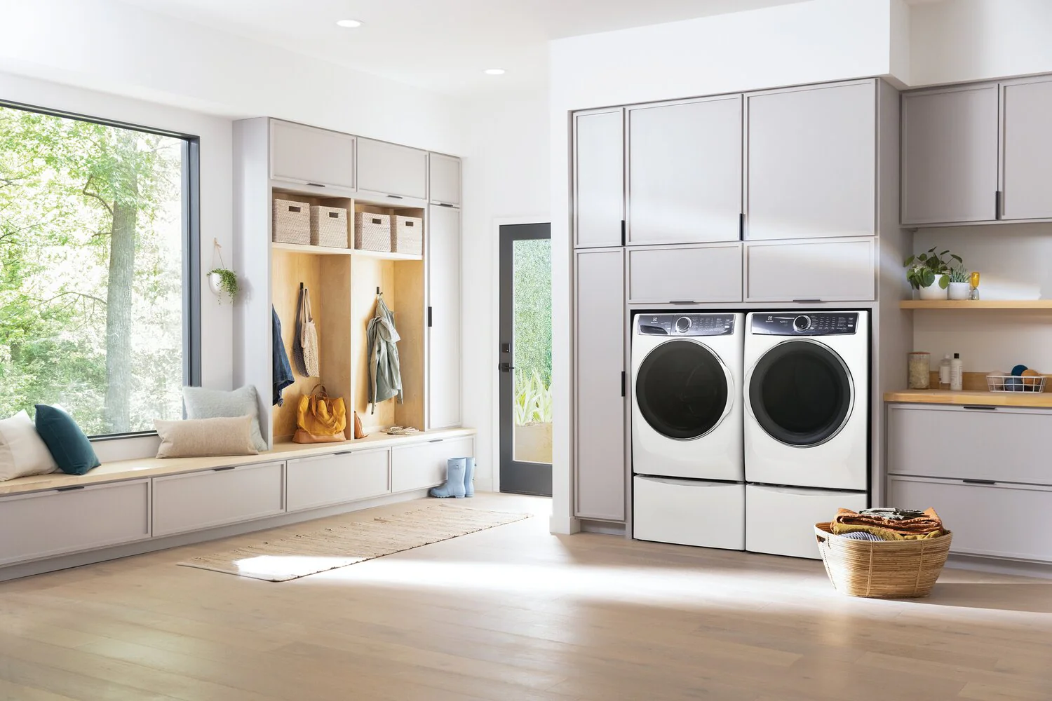 Electrolux 5.2 Cu. Ft. Front-Load Washer and 8 Cu. Ft. Gas Dryer - White - Image 4