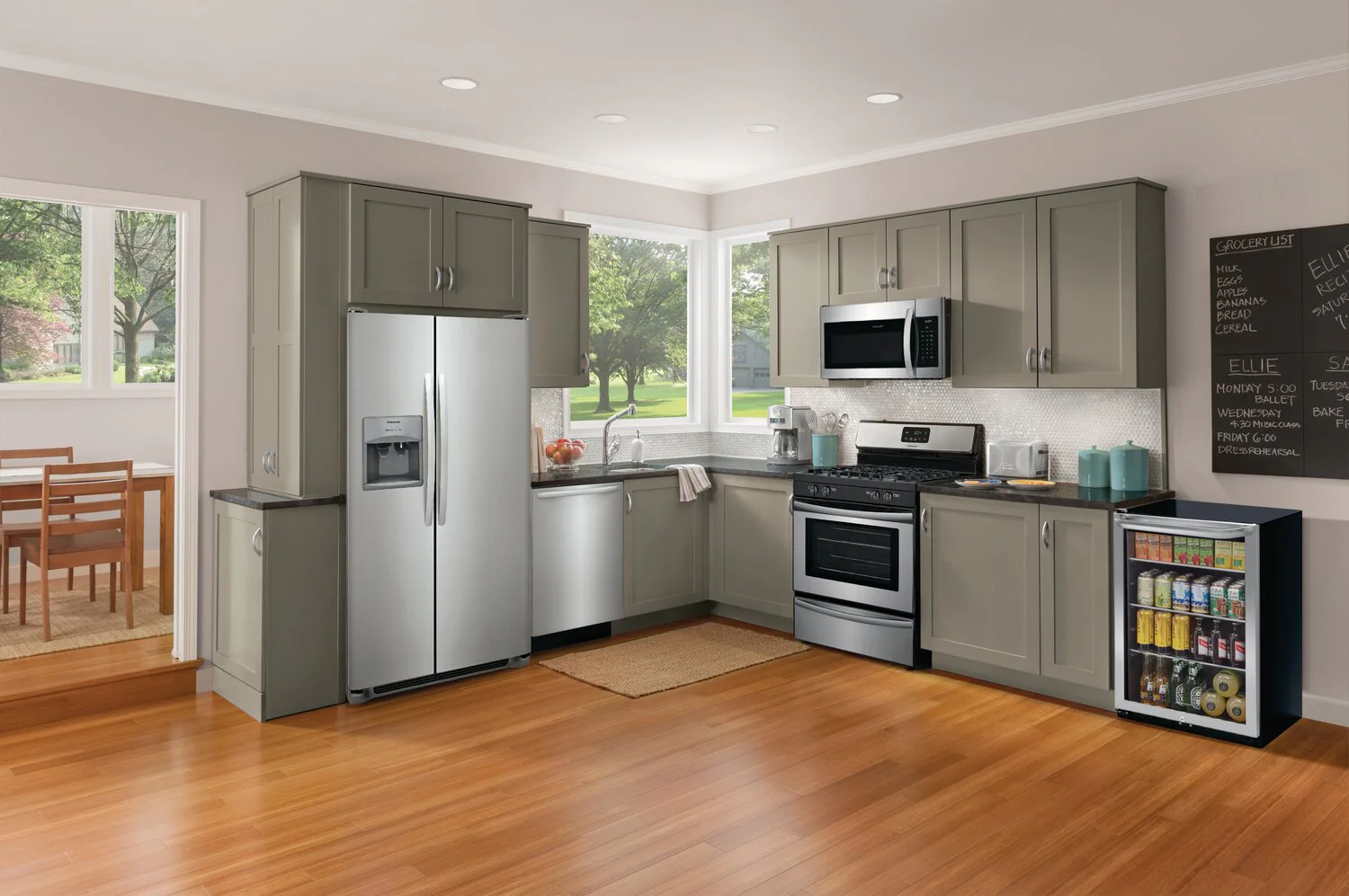 Frigidaire 4.6 Cu. Ft. 138-Can Beverage Centre - FRYB4623AS - Image 7
