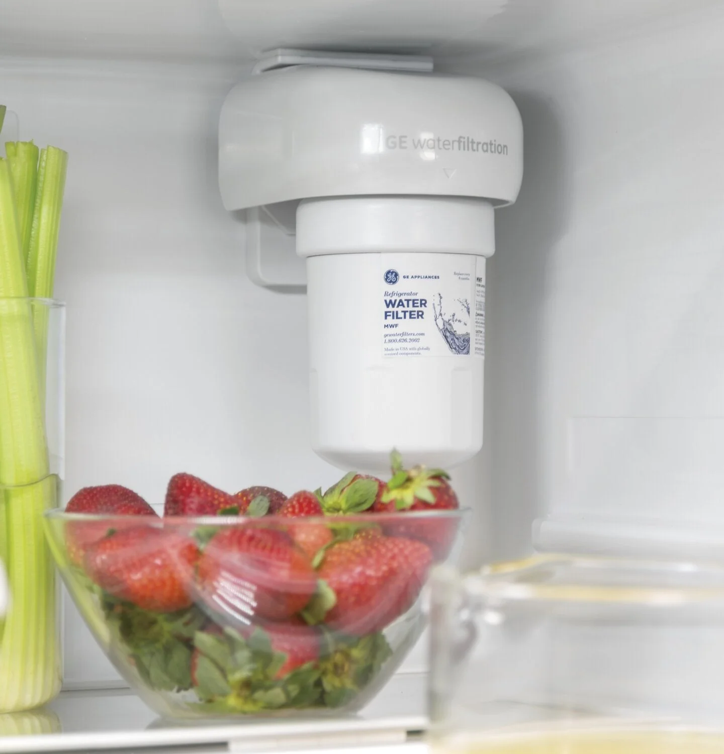 GE 24.8 Cu. Ft. Bottom-Freezer Refrigerator - GDE25EYKFS - Image 7