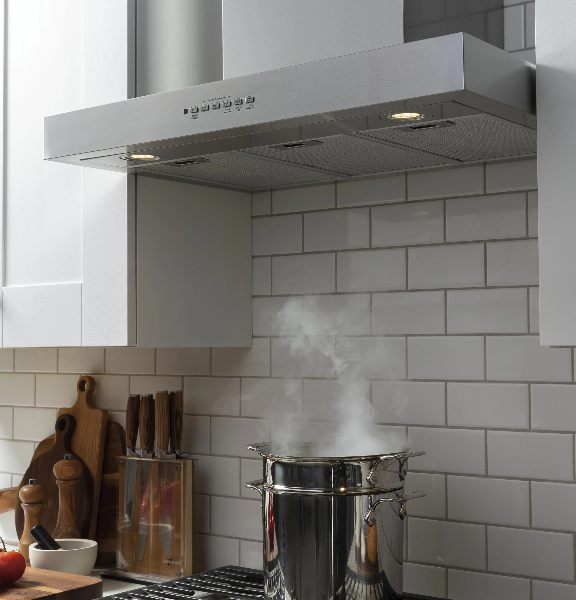 GE 30" Wall-Mount Range Hood - UVW8301SLSS - Image 3