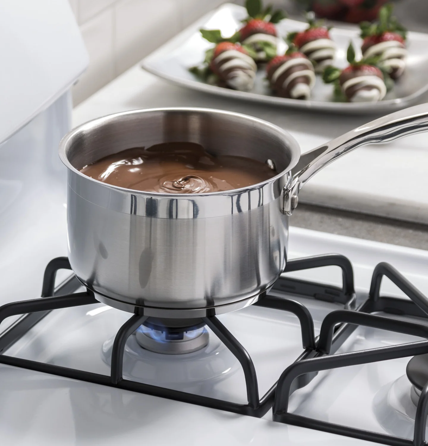 GE 5.0 Cu. Ft. Freestanding Gas Range - JCGBS60DEKWW - Image 4