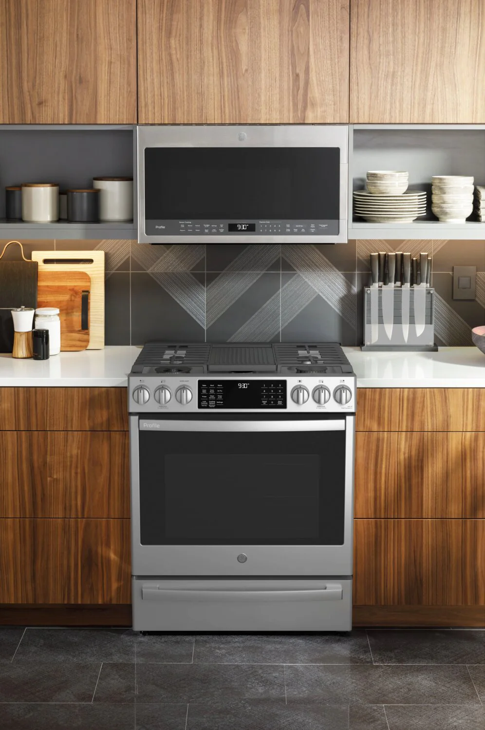 GE Profile 5.7 Cu. Ft. Dual Fuel Range - PC2S930YPFS - Image 6