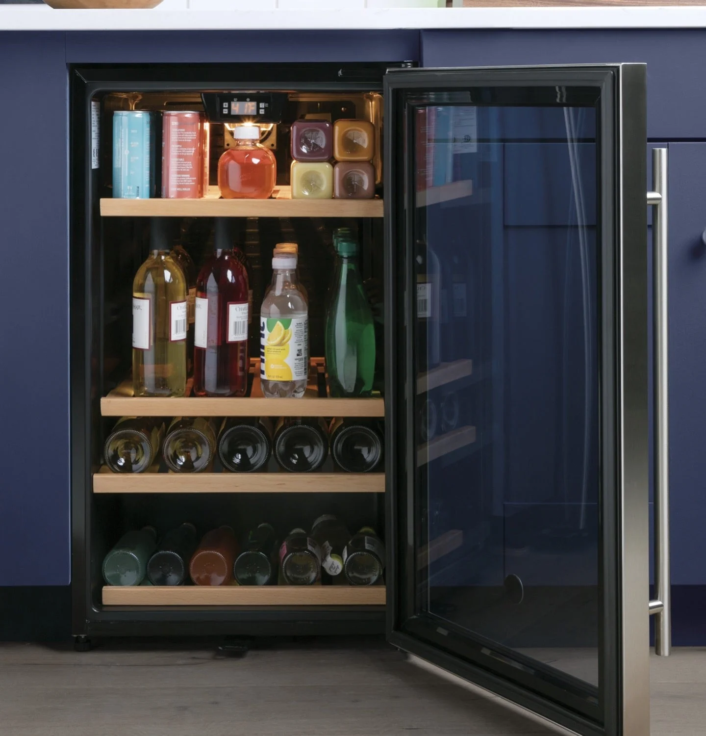 GE Stainless Steel Beverage Centre (4.1 Cu.Ft.) - GVS04BQNSS - Image 3