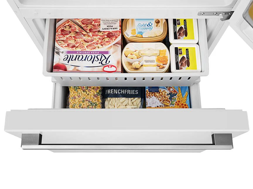 Hisense White 32" Counter-Depth Bottom Mount Fridge (17 Cu.Ft.) - RB17A2CWE - Image 5