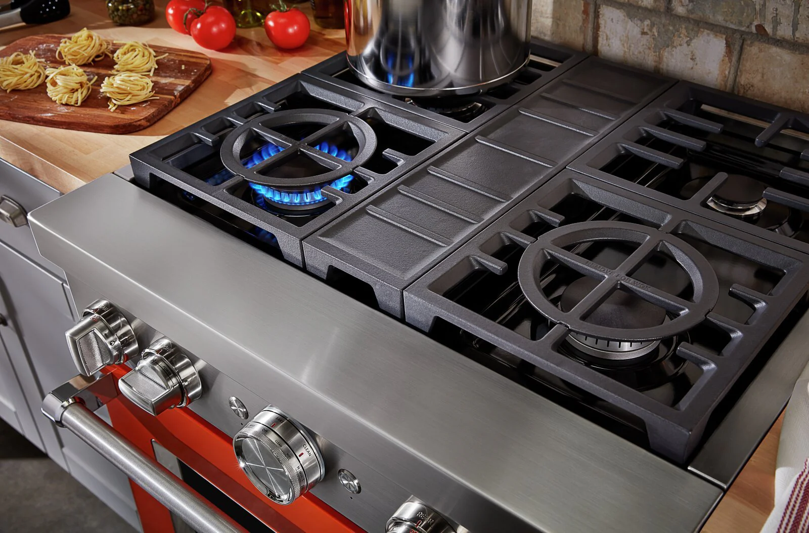 KitchenAid 30'' Smart Commercial-Style Dual Fuel Range - KFDC500JSC - Image 2
