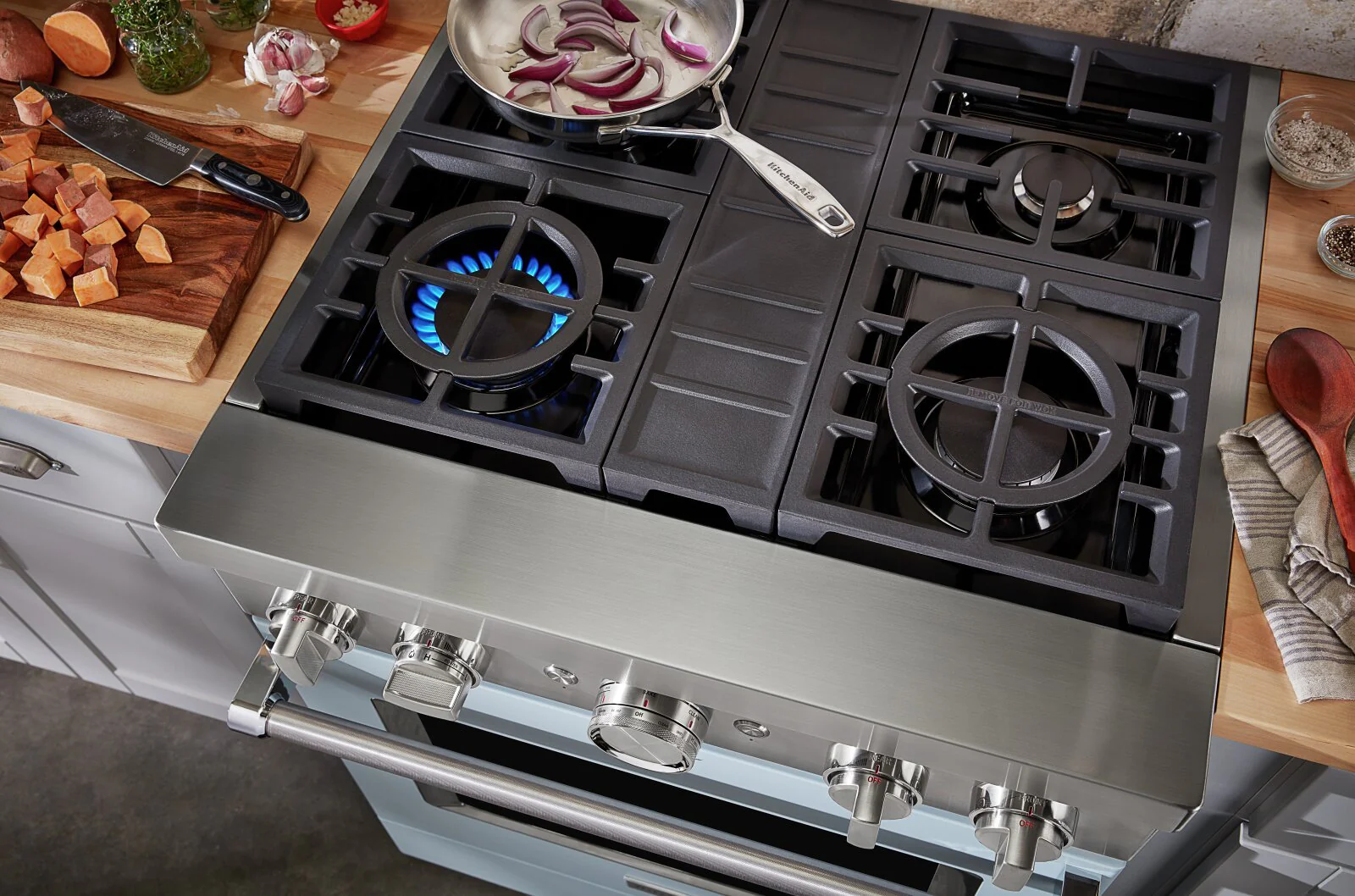 KitchenAid 30'' Smart Commercial-Style Gas Range - KFGC500JIB - Image 2