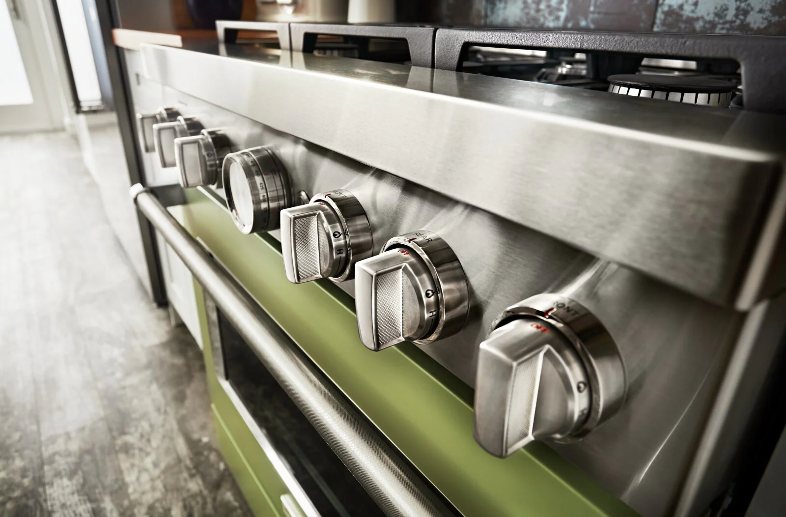 KitchenAid 36'' Smart Commercial-Style Dual Fuel Range - KFDC506JAV - Image 3