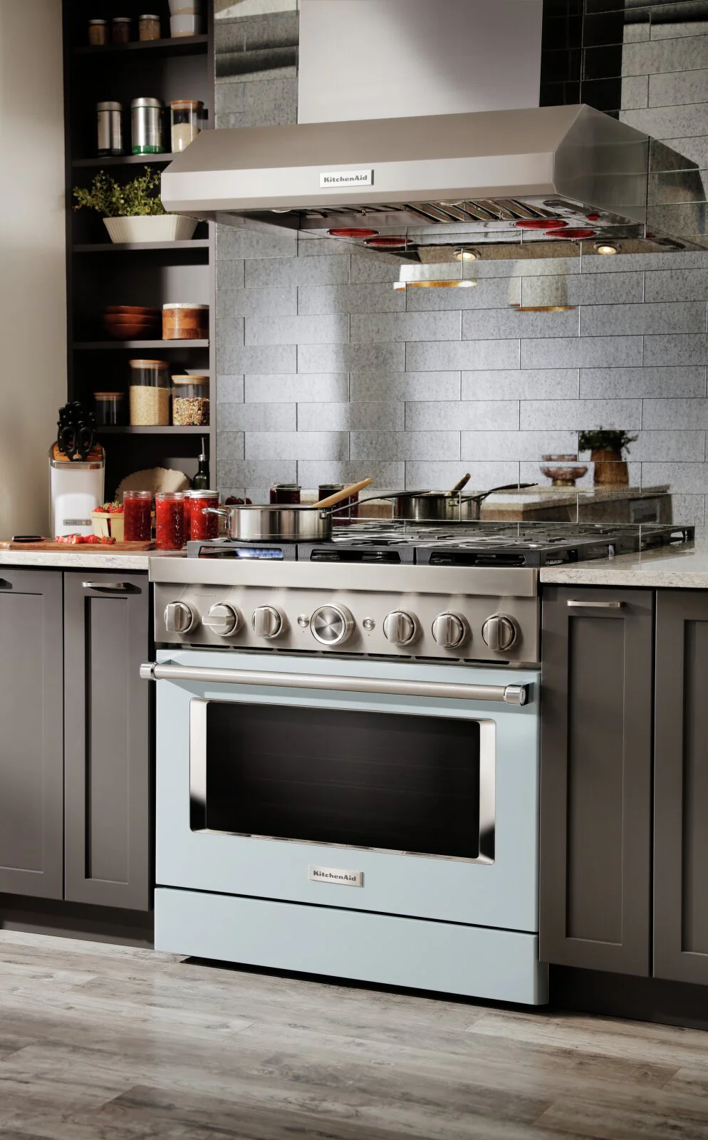 KitchenAid 36'' Smart Commercial-Style Dual Fuel Range - KFDC506JMB - Image 5