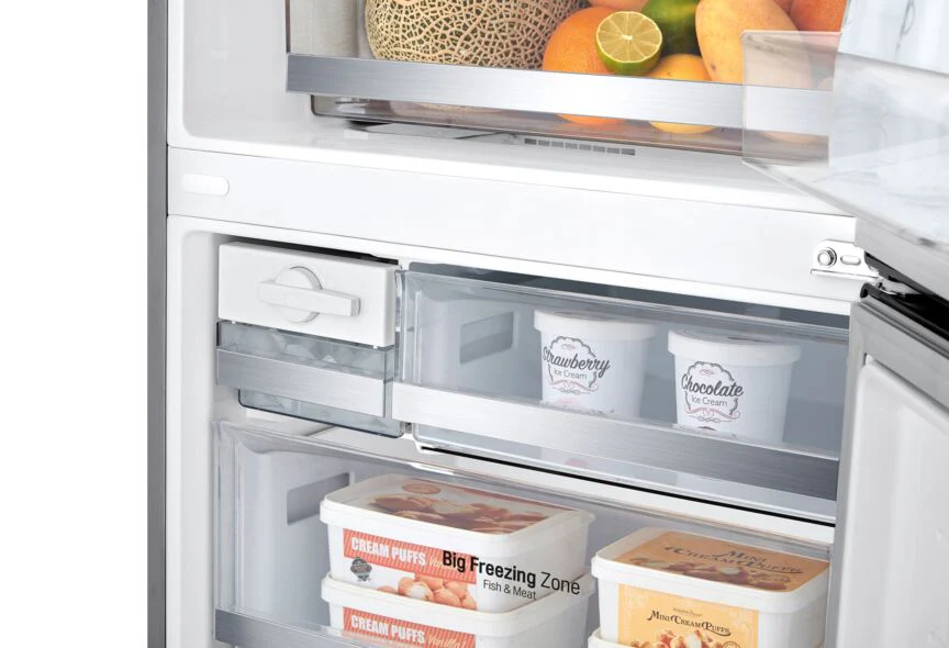 LG Platinum Silver 28" Counter Depth Bottom Freezer Refrigerator with Door Cooling and Flip-up Shelf (15 Cu.Ft) - LBNC15251V - Image 7
