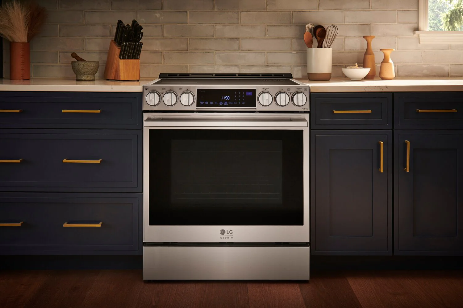 LG STUDIO 6.3 Cu. Ft. Smart Electric Induction Range with Air Fry - LSIS6338F - Image 8