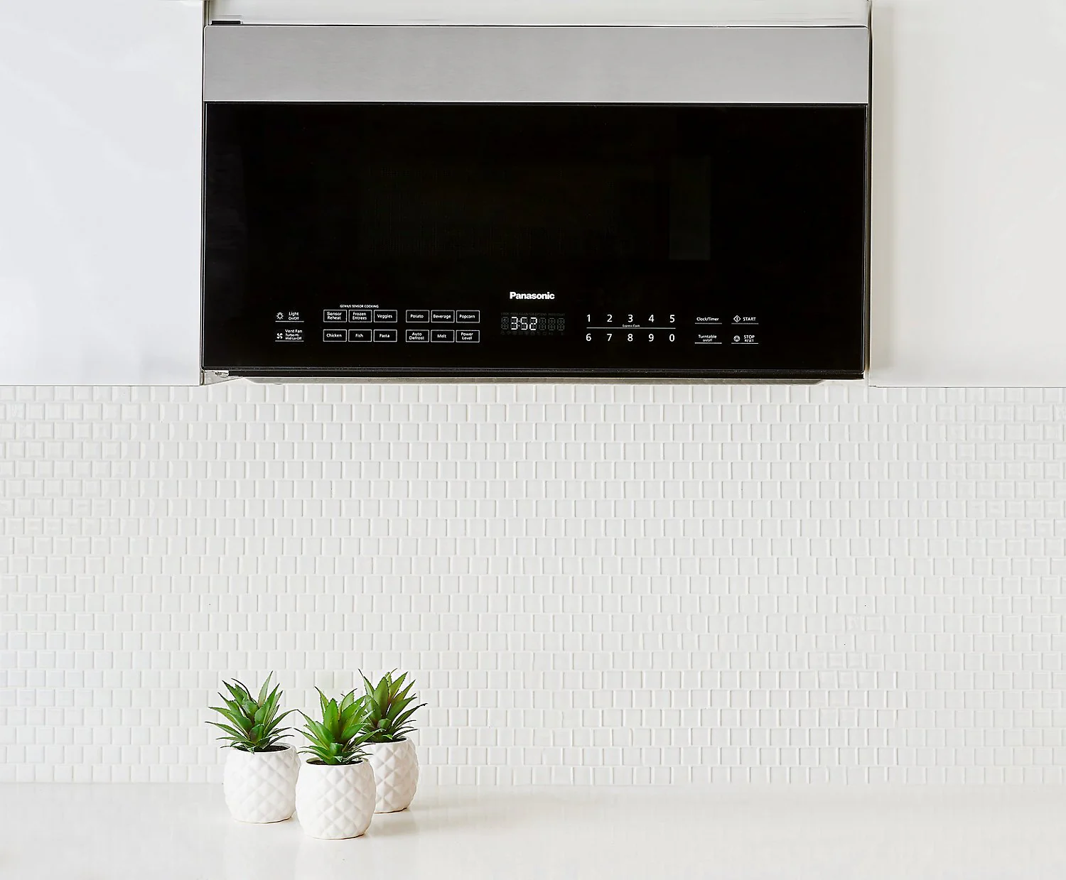 Panasonic 1.9 Cu. Ft. 400 CFM Over-the-Range Genius® Microwave - NN-SG158S - Image 4