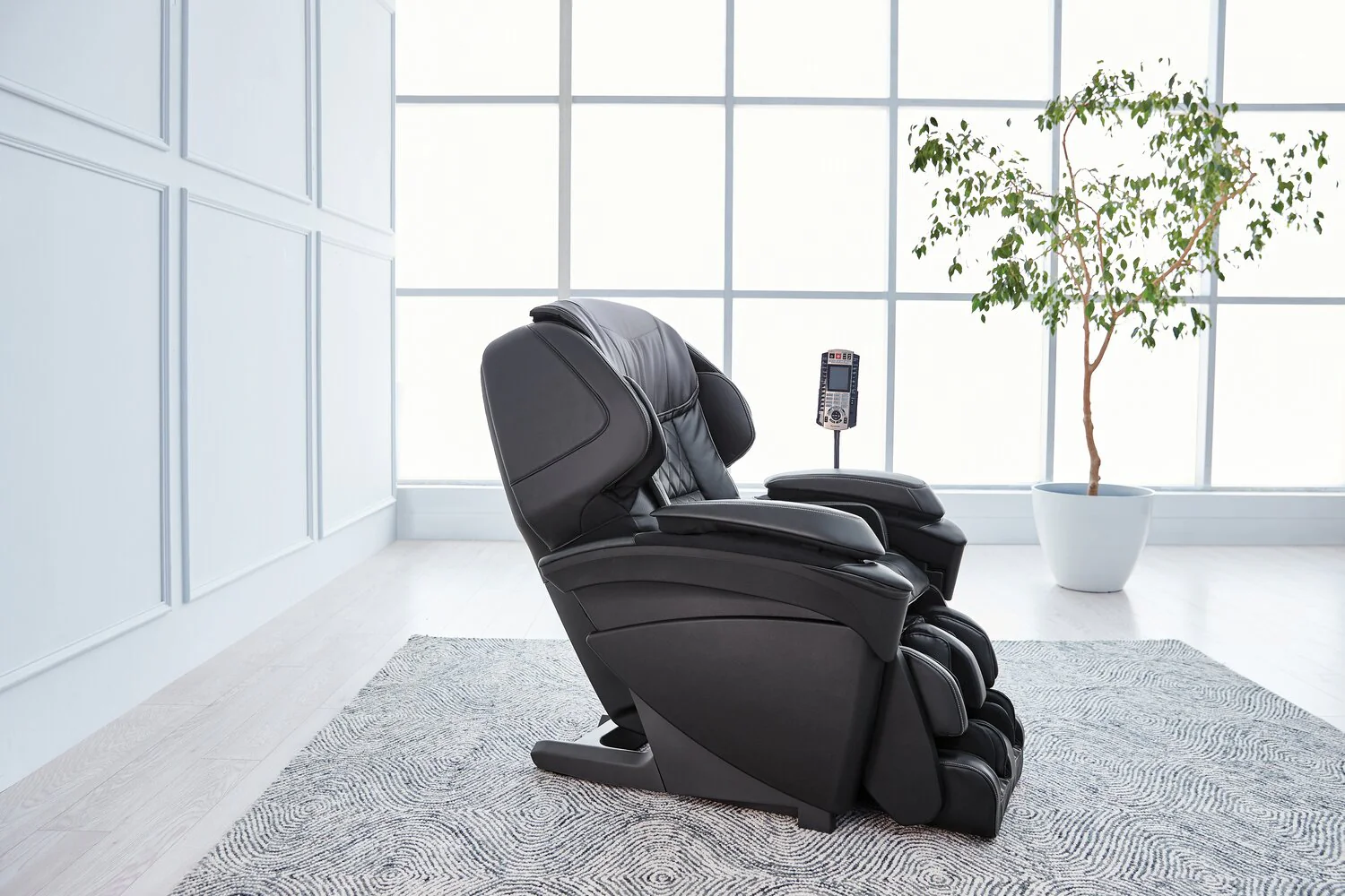Panasonic Real Pro ULTRA Prestige™ Massage Chair - Black - Image 3