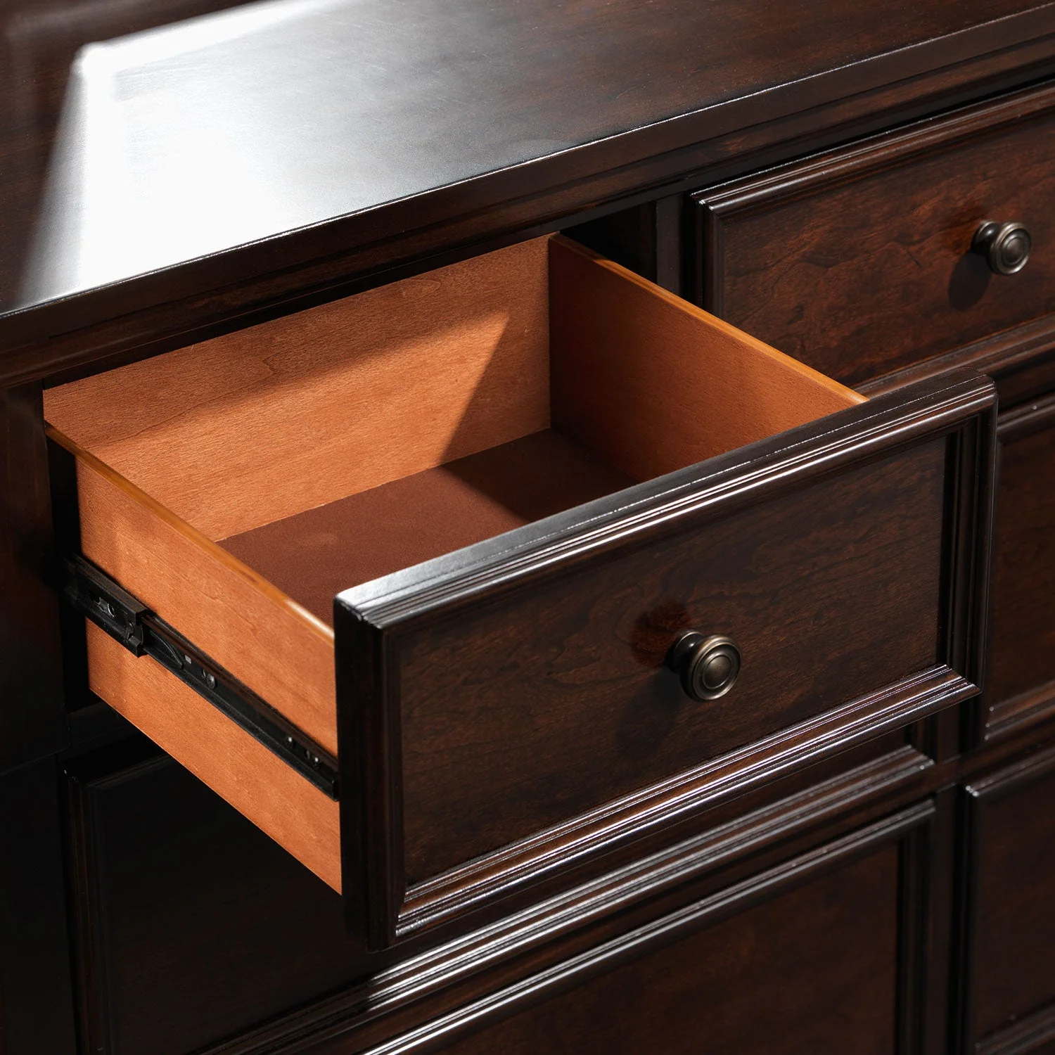 Roseville Dresser - Cherry - Image 6