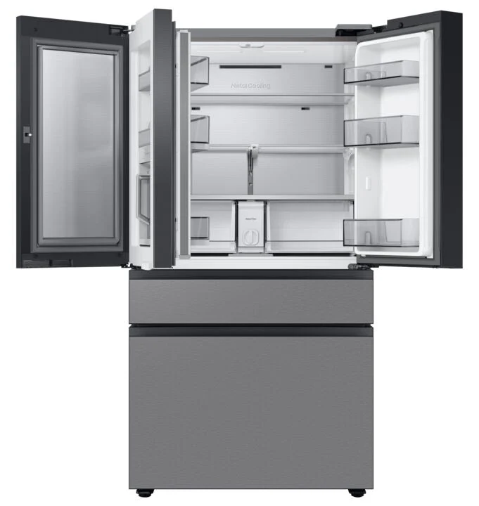 Samsung Stainless Steel BESPOKE 36" 4-Door French-Door Counter-Depth Refrigerator with Beverage Centre (22.8 cu.ft.) - RF23BB8600QLAA - Image 3