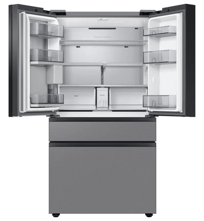 Samsung Stainless Steel BESPOKE 36" 4-Door French-Door Counter-Depth Refrigerator with Beverage Centre (22.8 cu.ft.) - RF23BB8600QLAA - Image 4