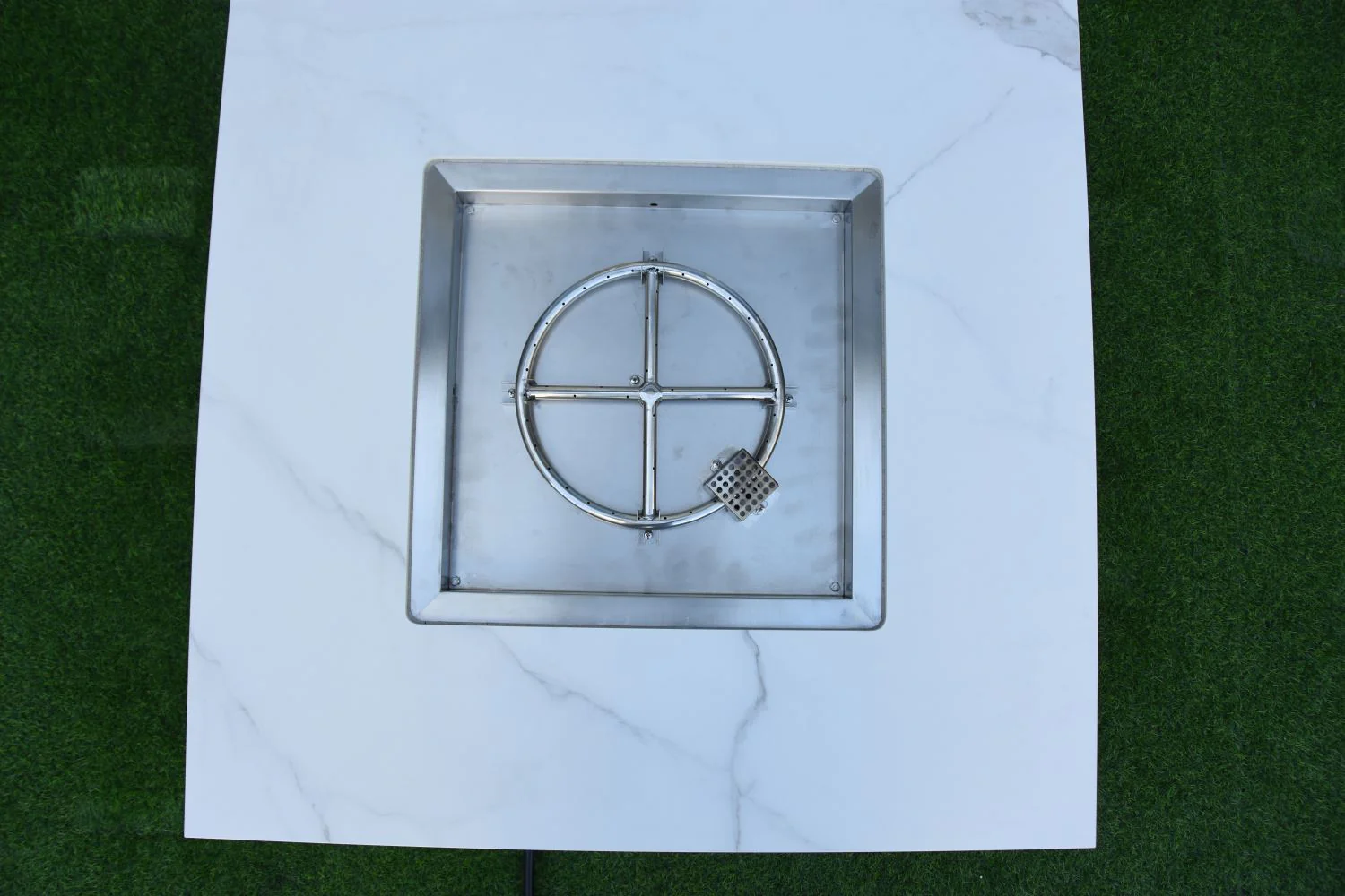 Tambora Marble Porcelain Fire Pit (Elementi) - White/Natural Gas - Image 5