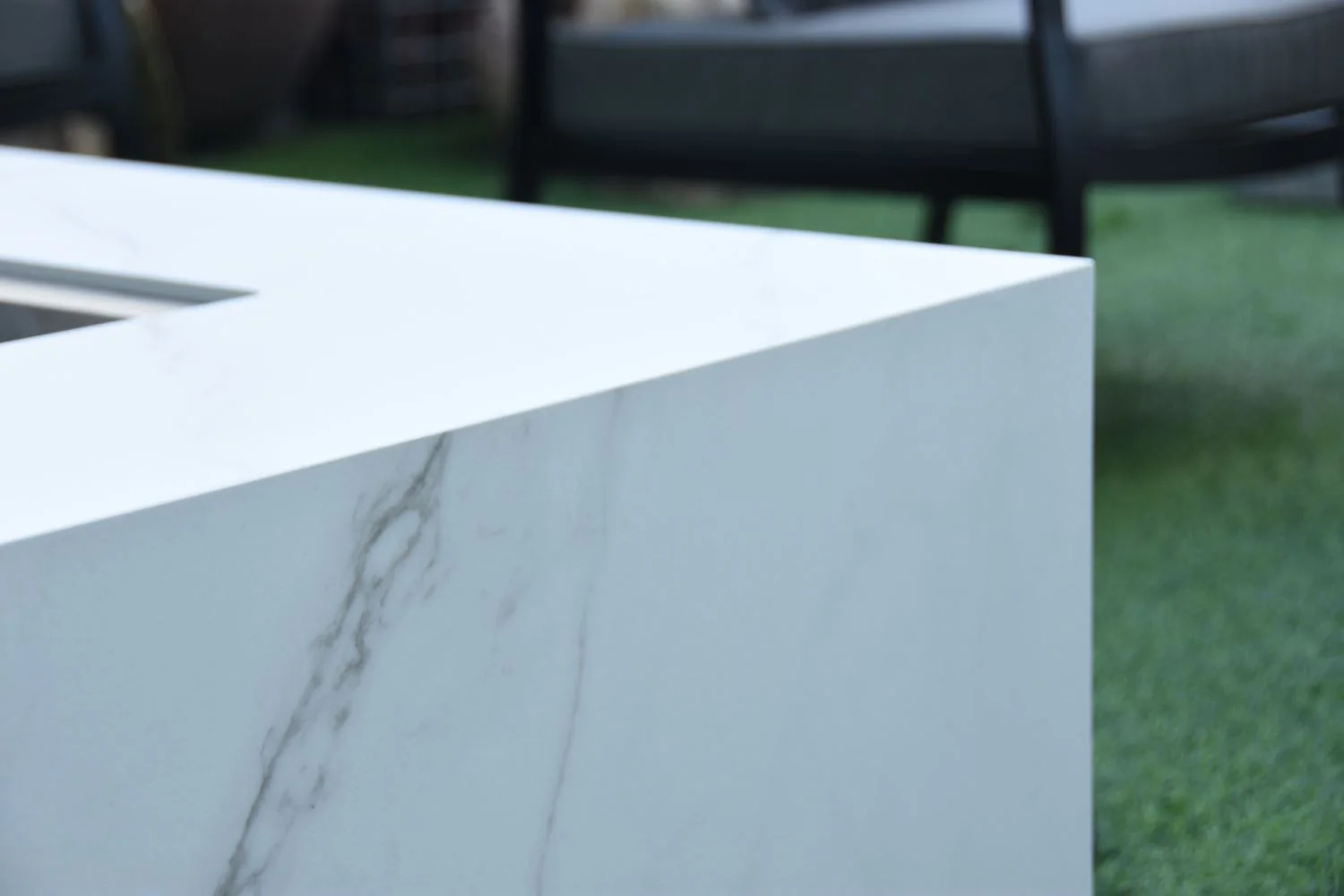 Tambora Marble Porcelain Fire Pit (Elementi) - White/Natural Gas - Image 6