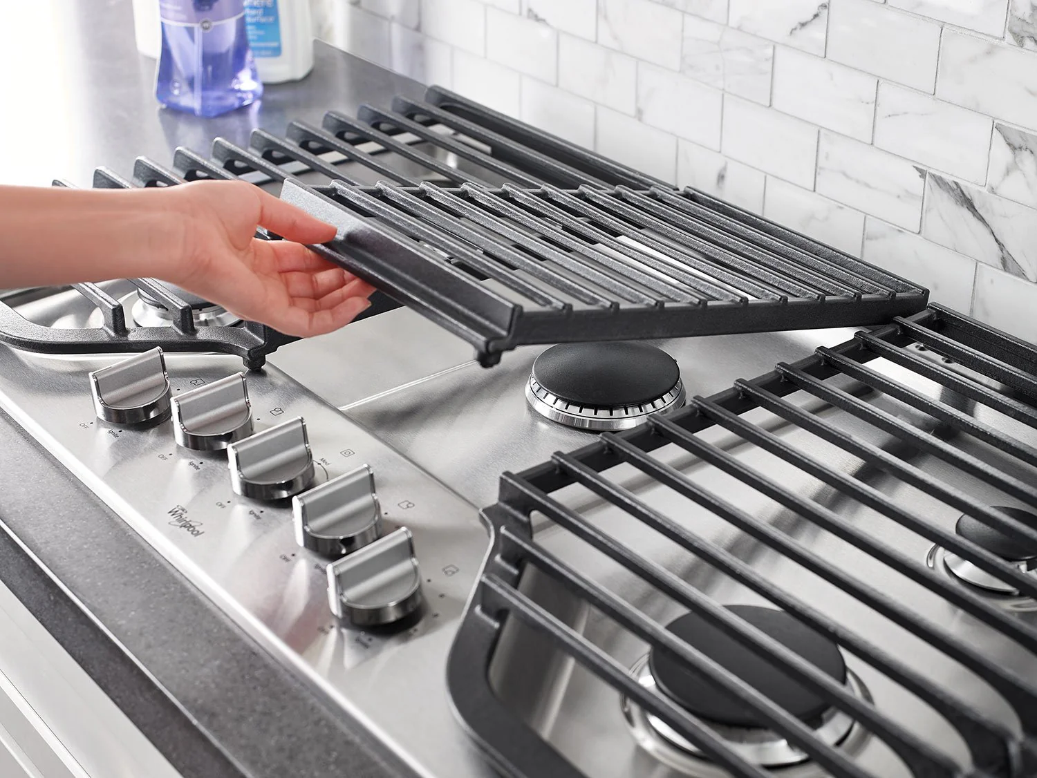 Whirlpool® 30-inch 5 Burner Gas Cooktop with EZ-2-Lift™ Hinged Cast-Iron Grates - WCG97US0HS - Image 4