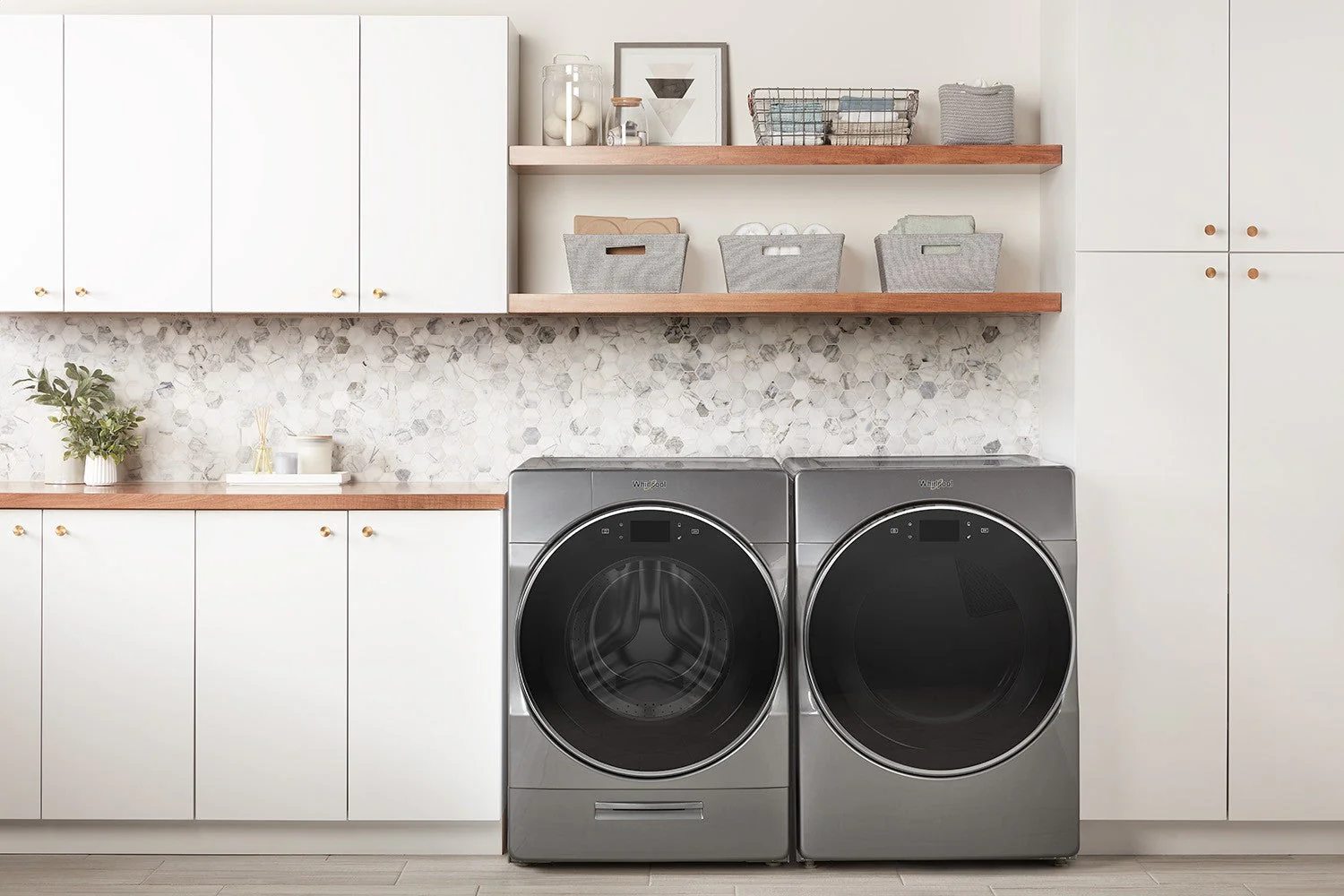 Whirlpool Chrome Shadow Front-Load Washer (5.8 cu. ft.) & Electric Dryer (7.4 cu. ft.) - WFW9620HC/YWED9620HC - Image 3